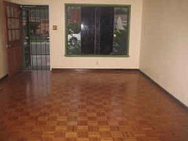 Nice quiet house in culdesac in Long Beach, CA (Photo 2 of 4)