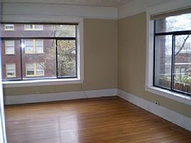 Spacious 1BR w/ Living Room and Den in Seattle, WA