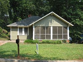 2 bed, 1 bath bungalow with hardwoods in College Park, GA