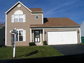 Beautiful Single Family House in Round Lake Beach, IL (Photo 2 of 5)