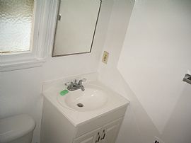 House for Rent, Reseda CA in Reseda, CA (Photo 5 of 6)