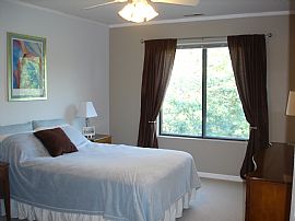 Condo with great location and upgrades in Glen Ellyn, IL