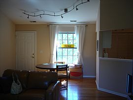 Condo with great location and upgrades in Glen Ellyn, IL (Photo 4 of 5)