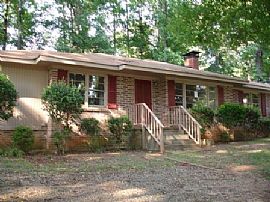 Great Ranch in Lake Community!!! in Snellville, GA