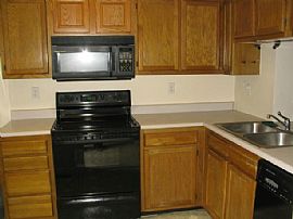 3 BR 2 Full Bath Townhouse -Walk to UNCC in Charlotte, NC (Photo 2 of 3)