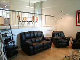 Beautiful Tri-Level Townhouse - Modern  in Northridge, CA (Photo 2 of 6)