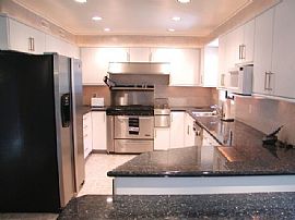 Beautiful Tri-Level Townhouse - Modern  in Northridge, CA (Photo 3 of 6)