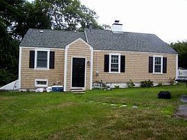 3 bedroom rental in Hyannis, MA (Photo 2 of 6)