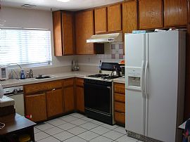 Single Family Home - 3bd/2bath  in Canoga Park, CA (Photo 2 of 3)