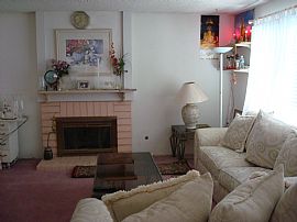 Single Family Home - 3bd/2bath  in Canoga Park, CA (Photo 3 of 3)