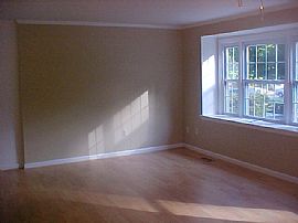 Howard County 2 bdrm 2 Ba Townhome in Laurel, MD (Photo 3 of 6)