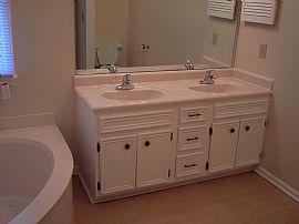 Ranch House in Quiet Area in Charlotte, NC (Photo 2 of 3)