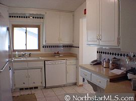 Great 3br, 2 Bath Split Level in Fridley in Fridley, MN (Photo 5 of 5)