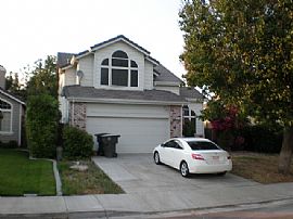 AMAZING 4 bed, 3 bath, 2 car garage home in Tracy, CA
