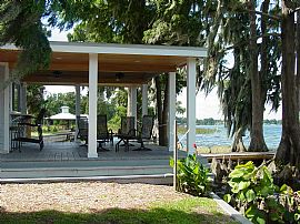 Quaint Lakefront Vacation Cottage  in Cypress Gardens, FL (Photo 5 of 6)