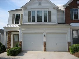 3 bed, 2.5 bath townhome 2-car garage in Kennesaw, GA