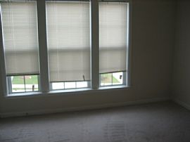 3 bed, 2.5 bath townhome 2-car garage in Kennesaw, GA (Photo 5 of 6)