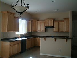 House for Rent 4BR 2.5BA in Peoria, AZ (Photo 2 of 3)