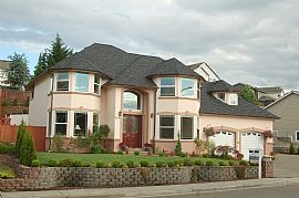 Luxurious  house in upscale neighborhood in Auburn, WA
