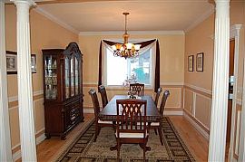 Luxurious  house in upscale neighborhood in Auburn, WA (Photo 3 of 6)