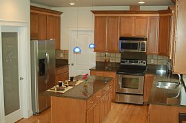 Luxurious  house in upscale neighborhood in Auburn, WA (Photo 4 of 6)