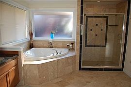 Luxurious  house in upscale neighborhood in Auburn, WA (Photo 6 of 6)