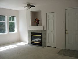 3br/2ba Condo w/ attached 2 car garage - in Lynnwood, WA (Photo 2 of 5)