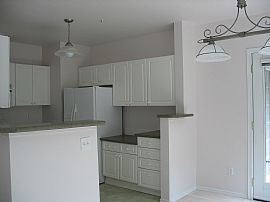 3br/2ba Condo w/ attached 2 car garage - in Lynnwood, WA (Photo 3 of 5)