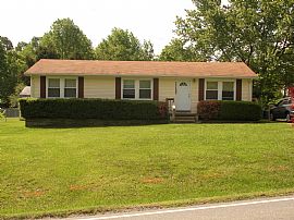 Gorgeous Ranch Home with TONS of closets in Fredericksburg, VA (Photo 2 of 2)