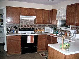 Totally Updated bi-level - PETS ALLOWED! in San Antonio, TX (Photo 2 of 6)