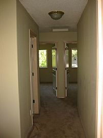 Nice 3 Bedroom Townhouse with AC and Plenty of Parking in Hillsboro, OR (Photo 3 of 5)