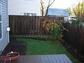 Nice 3 Bedroom Townhouse with AC and Plenty of Parking in Hillsboro, OR (Photo 4 of 5)