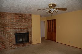 Single Story Home in Desirable Area in Hillsboro, OR (Photo 5 of 6)