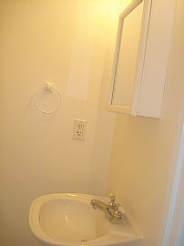 Charming, Clean and Safe Condo in Sacramento, CA (Photo 4 of 6)