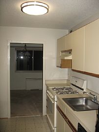 3BR 2BA corner balcony condo near I-395 in Alexandria, VA