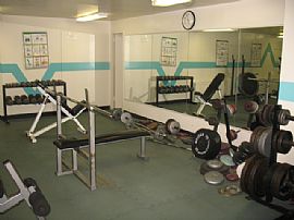 3BR 2BA corner balcony condo near I-395 in Alexandria, VA (Photo 3 of 6)