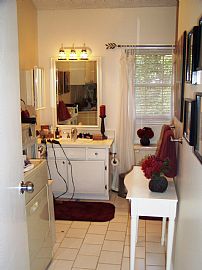 Gorgeous Renovated Bungelow Near NE Hub in Atlanta, GA (Photo 5 of 6)