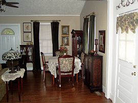 Gorgeous Renovated Bungelow Near NE Hub in Atlanta, GA (Photo 6 of 6)