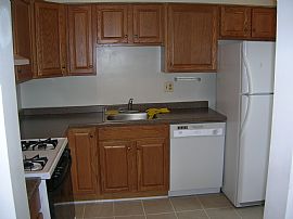 Newly renovated 3Bed, 3.5Bath Townhouse in Rockville, MD (Photo 2 of 6)