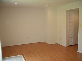 Newly renovated 3Bed, 3.5Bath Townhouse in Rockville, MD (Photo 6 of 6)