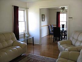 5 bedrooms + a den-Spacious 3 level SFH in Herndon, VA (Photo 3 of 5)