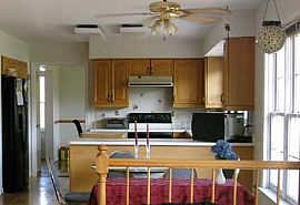 5 bedrooms + a den-Spacious 3 level SFH in Herndon, VA (Photo 4 of 5)