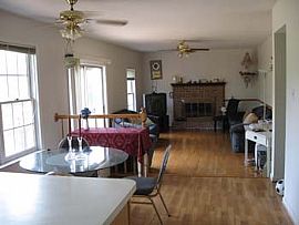 5 bedrooms + a den-Spacious 3 level SFH in Herndon, VA (Photo 5 of 5)