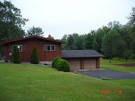 Wisonsin River Home in Rhinelander, WI (Photo 4 of 6)