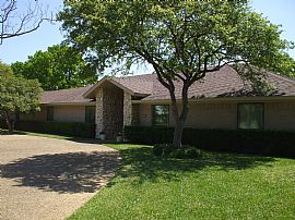 4/4/2Pool3200SqFt$3250MoMidway&RoyalArea in Dallas, TX (Photo 2 of 6)