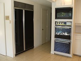 4/4/2Pool3200SqFt$3250MoMidway&RoyalArea in Dallas, TX (Photo 4 of 6)