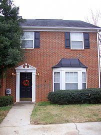 Townhouse in Great Location in Smyrna, GA