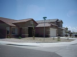 Beautiful 3bd/2ba + Office Corner Lot! in Buckeye, AZ