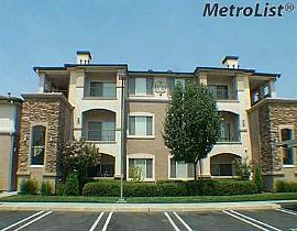 Upscale Roseville 1 BR condo ! in Roseville, CA (Photo 2 of 4)
