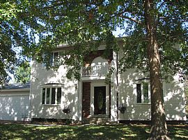 Gorgeous 4 BD, 2.5 Bath Remodeled Home in Manchester, MO